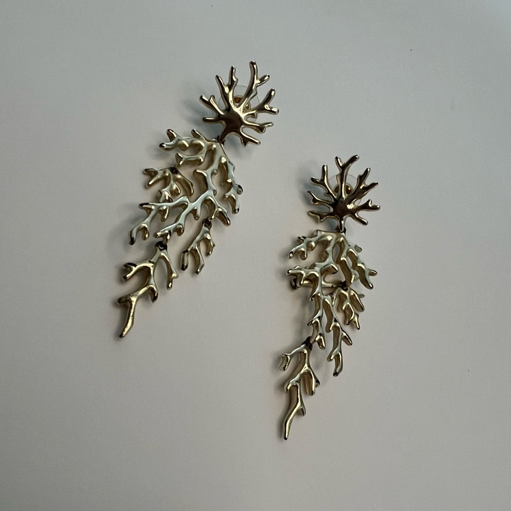 Kendra Scott Coral Looking Earrings